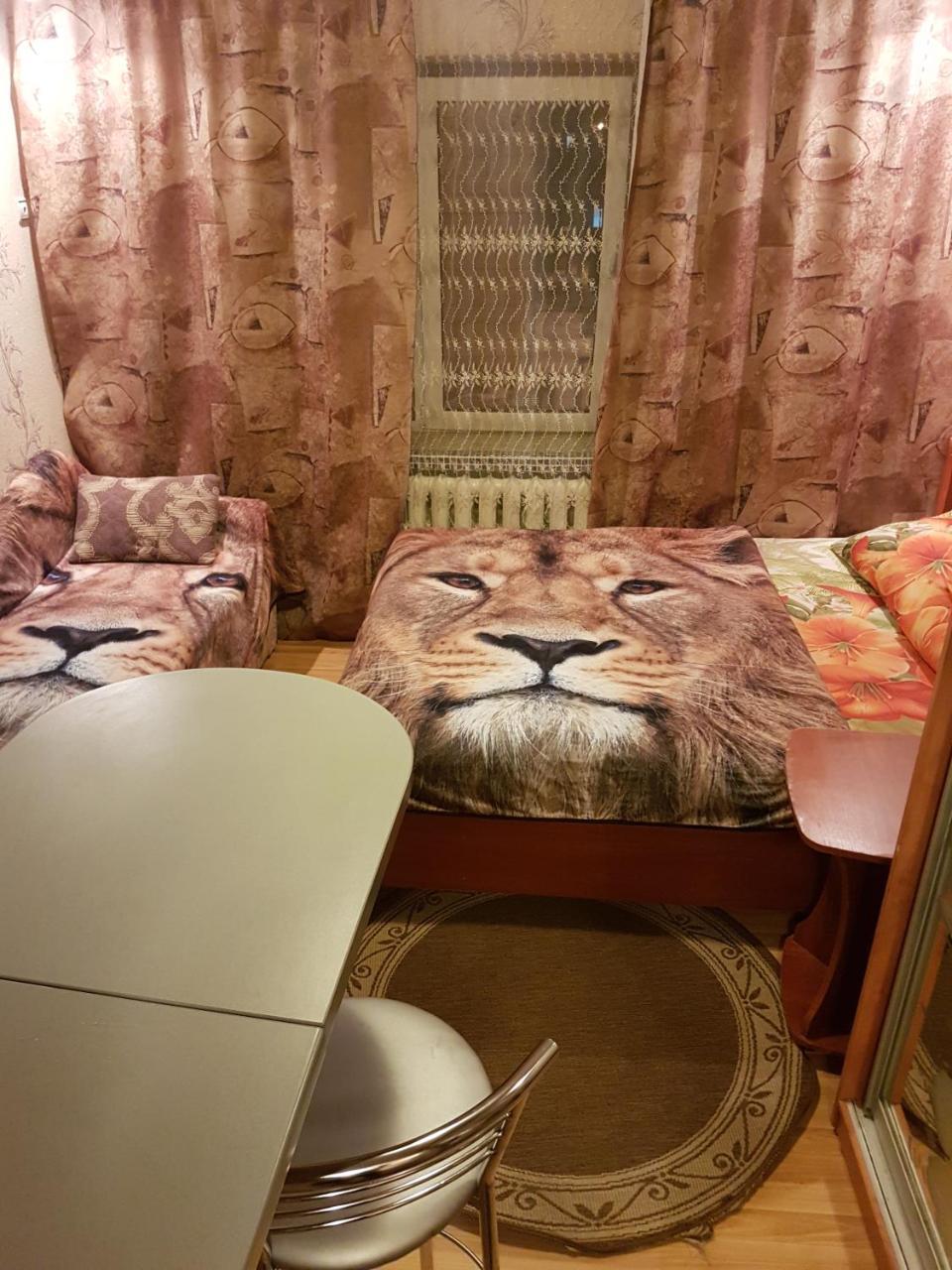 House Hotel Apartments 3 Rivne Extérieur photo